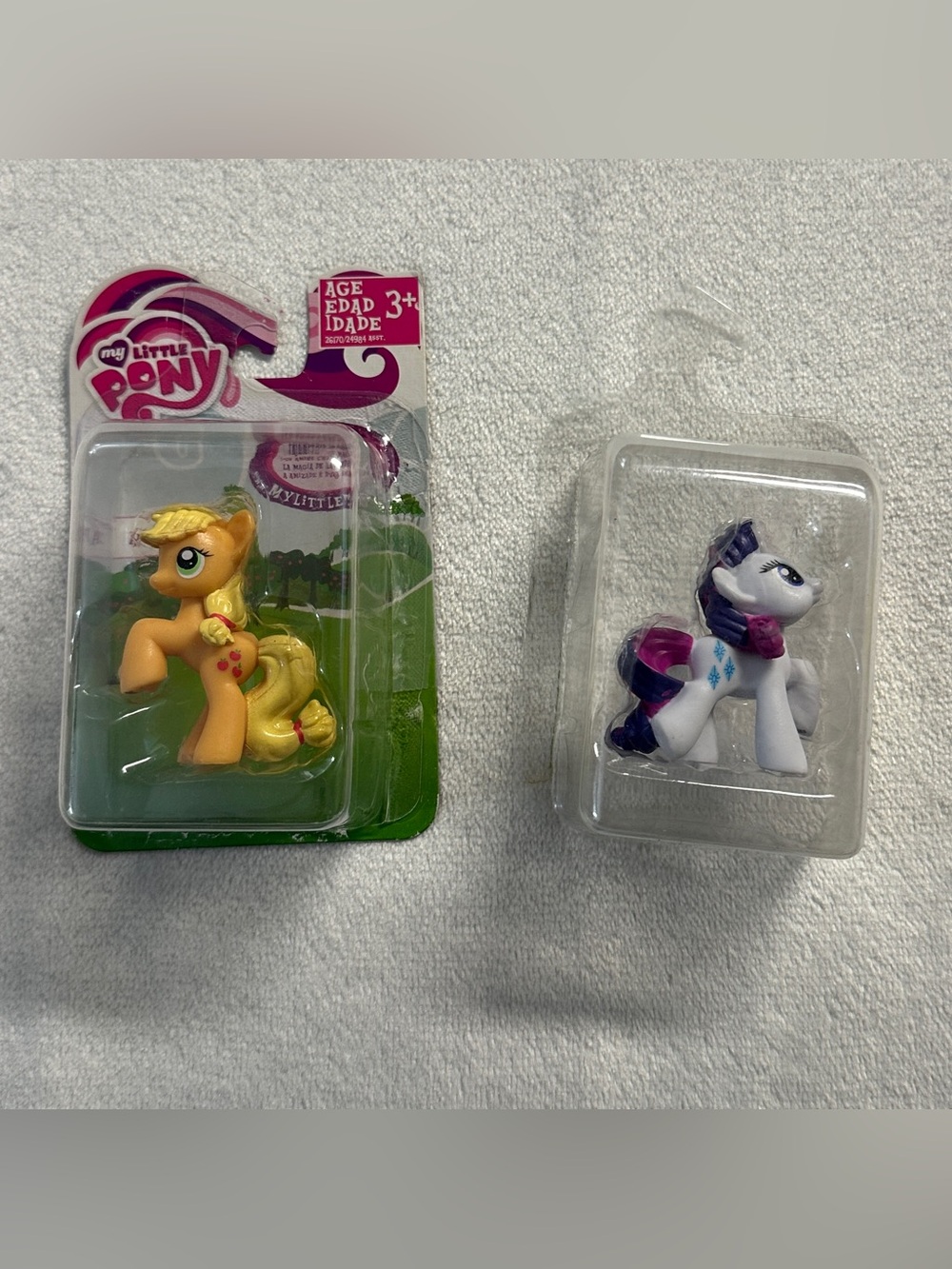 MY LITTLE PONY '10 2pc mini applejack and rarity mini figures, NIB.